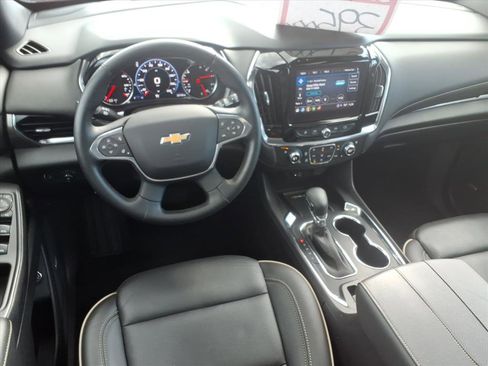 Used 2023 Chevrolet Traverse Premier image 10