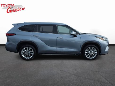 Used 2020 Toyota Highlander Limited image 4