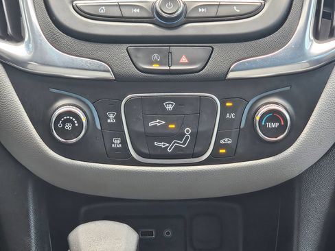 Used 2023 Chevrolet Equinox LS FWD image 13
