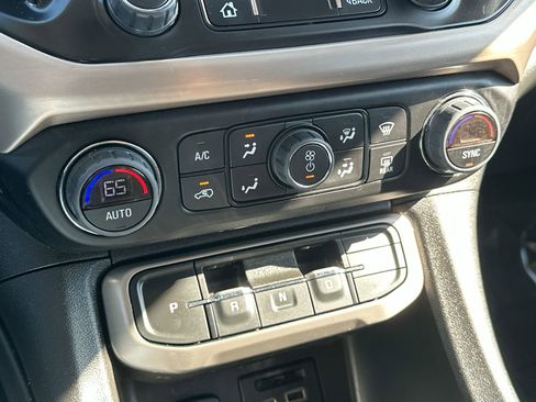 Used 2023 GMC Acadia Denali image 19