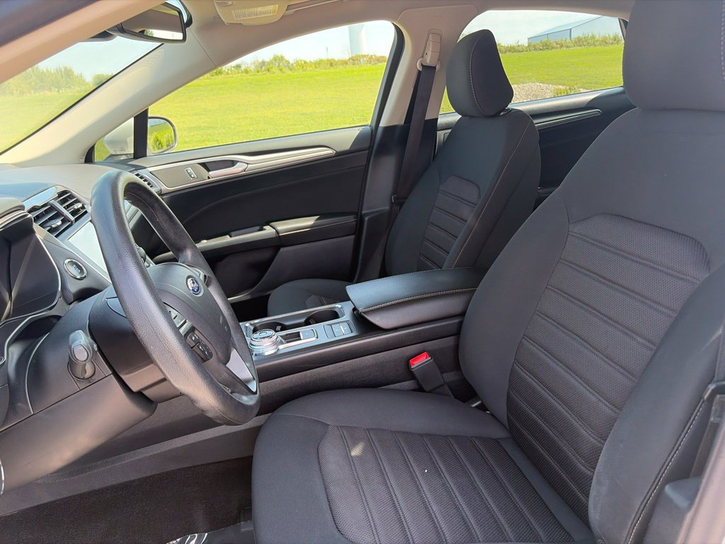 Used 2020 Ford Fusion SE FWD image 8