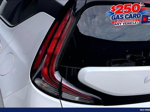 Used 2024 Kia Soul LX w/ Option Group 015 FWD image 28