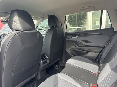 New 2026 Volkswagen Tiguan SE FWD image 17