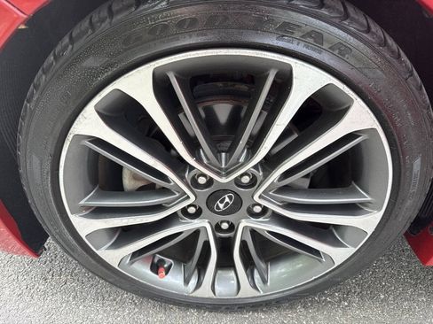 Used 2016 Hyundai Veloster Turbo FWD image 25