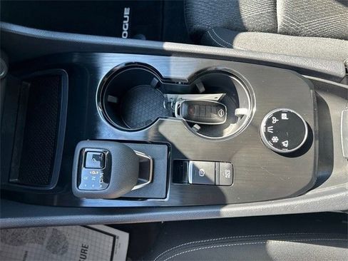 Used 2024 Nissan Rogue SV image 29