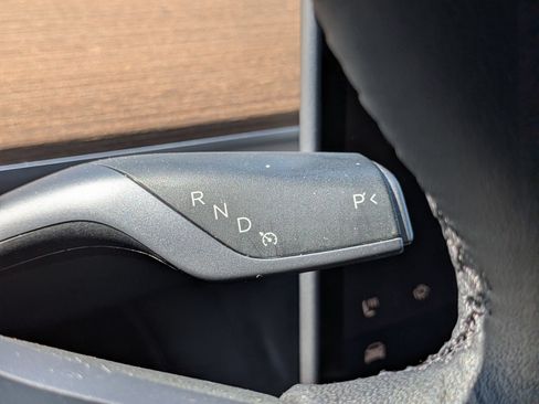 Used 2023 Tesla Model Y Long Range AWD/4WD image 25