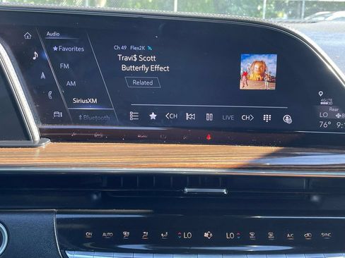 Used 2023 Cadillac Escalade ESV Premium Luxury AWD/4WD image 38