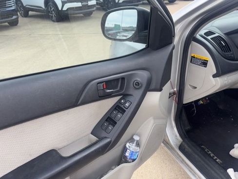 Used 2010 Kia Forte EX image 6