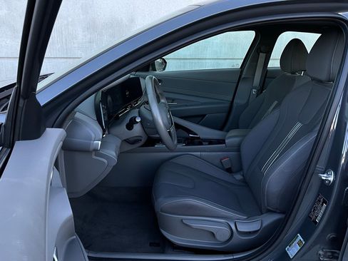 Used 2025 Hyundai Elantra SEL image 10