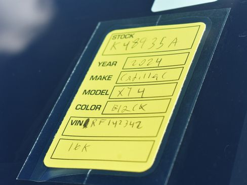 Used 2024 Cadillac XT4 Sport w/ Technology Package image 16