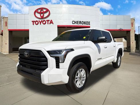 Used 2025 Toyota Tundra SR5 w/ SR5 Premium Package AWD/4WD image 1