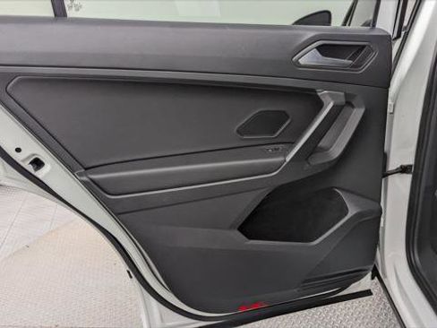 Used 2021 Volkswagen Tiguan SE R-Line image 16