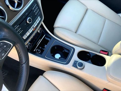 Used 2018 Mercedes-Benz GLA 250 image 16