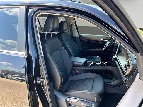 Used 2025 Volkswagen Atlas SE AWD/4WD image 33
