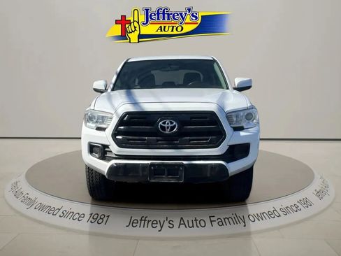 Used 2016 Toyota Tacoma SR w/ Towing Package image 4