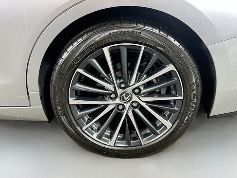 Certified 2025 Lexus ES 350 w/ Premium Package image 29