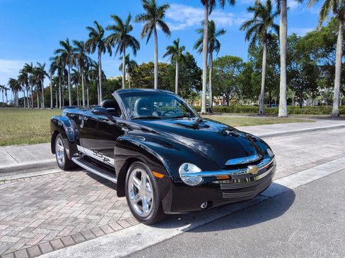 Used 2006 Chevrolet SSR w/ Preferred Equipment Group RWD image 1