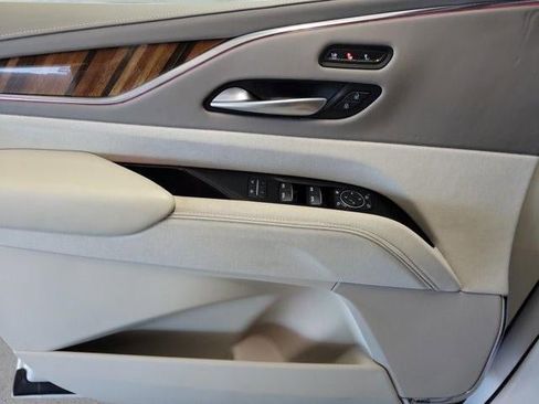 Certified 2024 Cadillac Escalade Premium Luxury Platinum image 29
