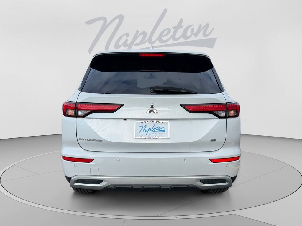 Used 2023 Mitsubishi Outlander SE FWD image 4