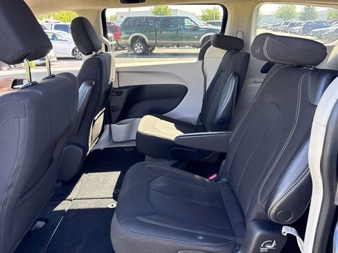 Used 2022 Chrysler Voyager LX FWD image 14