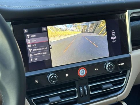 Used 2025 Porsche Macan image 27