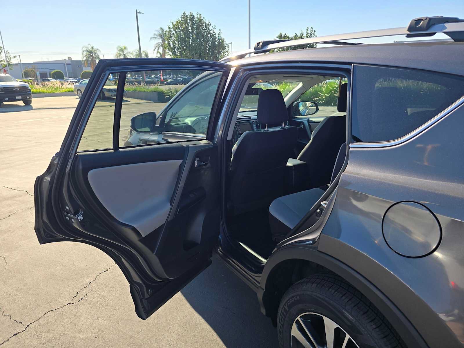 Used 2018 Toyota RAV4 XLE FWD image 15