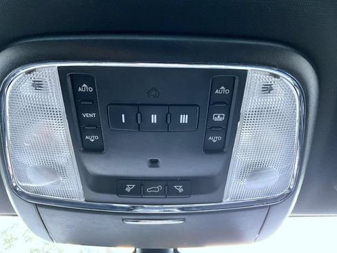 Used 2014 Jeep Grand Cherokee Overland AWD/4WD image 16