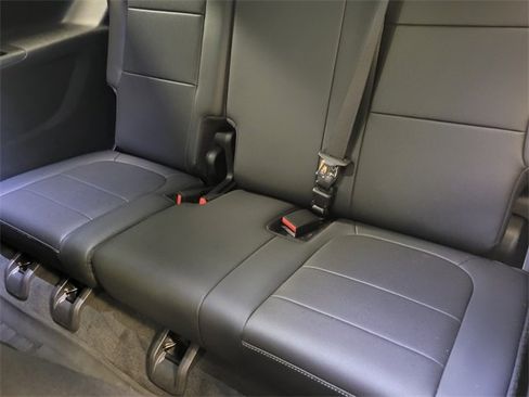Used 2023 Chevrolet Traverse Premier image 19