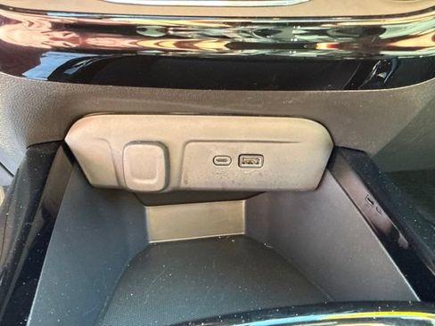 Used 2025 Chevrolet Trax RS w/ Driver Confidence Package FWD image 28