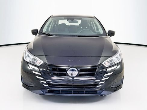 Used 2024 Nissan Versa SV FWD image 2