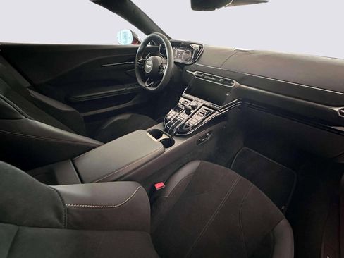 Used 2025 Aston Martin V8 Vantage Coupe image 21