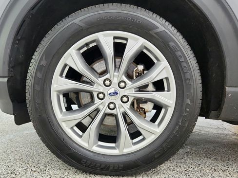 Used 2022 Ford Explorer XLT w/ Equipment Group 202A AWD/4WD image 34