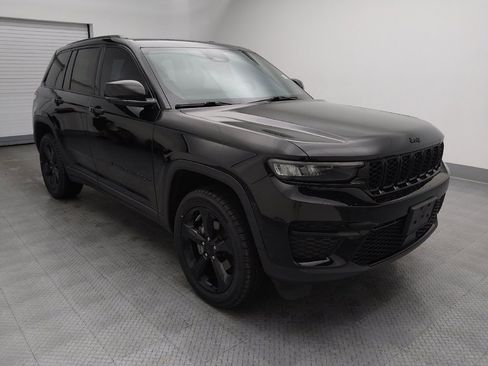 Used 2023 Jeep Grand Cherokee Altitude AWD/4WD image 14