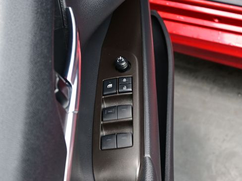 Used 2021 Toyota Camry SE w/ Cold Weather Package image 10