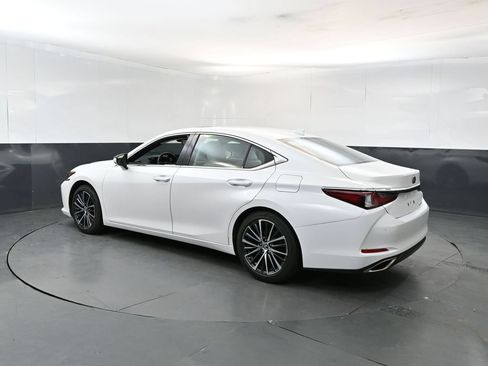 Used 2024 Lexus ES 350 w/ Premium Package FWD image 3