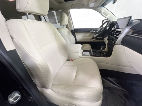 Used 2023 Lexus GX 460 Premium w/ Premium Package image 30