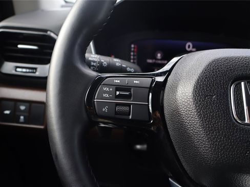 Used 2023 Honda Pilot Elite image 13