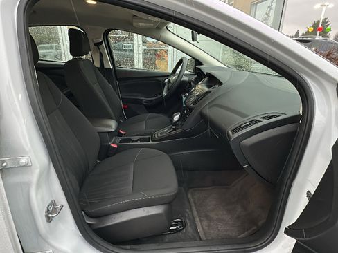 Used 2018 Ford Focus SE image 24