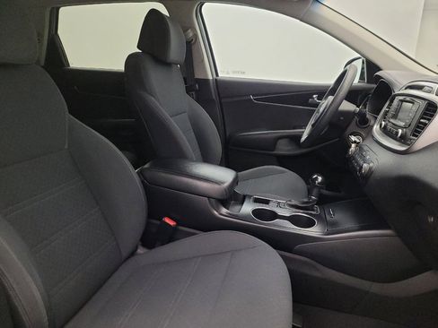Used 2017 Kia Sorento FWD image 21