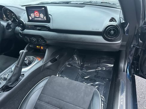 Used 2022 MAZDA MX-5 Miata Club w/ Interior Package image 12