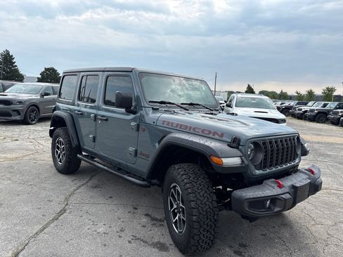 Used 2024 Jeep Wrangler Unlimited Rubicon w/ Dual Top Group AWD/4WD image 4