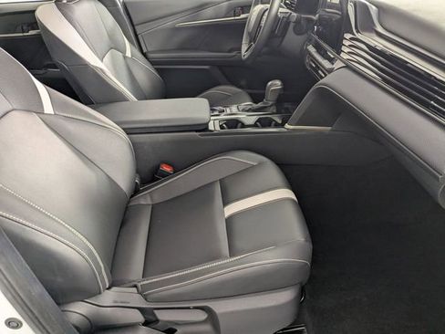 Used 2025 Toyota Camry SE image 30