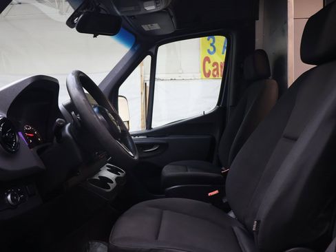 Used 2019 Mercedes-Benz Sprinter 144 image 15