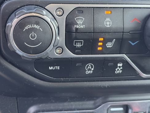 Used 2019 Jeep Wrangler Unlimited Rubicon w/ LED Lighting Group AWD/4WD image 28