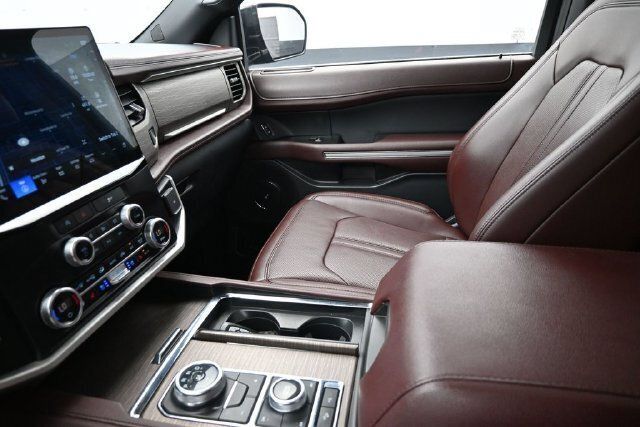 Used 2024 Ford Expedition Limited AWD/4WD image 13