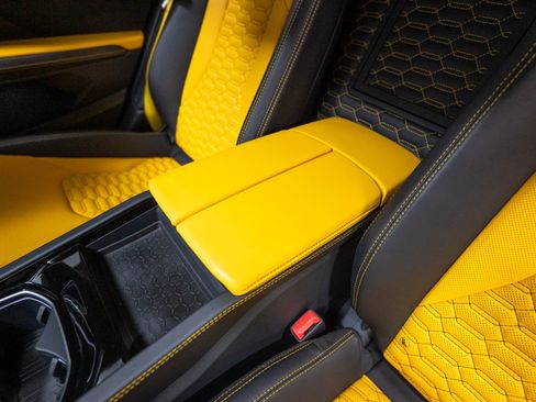 Used 2019 Lamborghini Urus AWD/4WD image 23