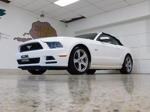 Used 2013 Ford Mustang GT Premium image 13