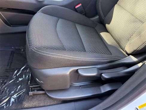 Used 2024 GMC Terrain SLE image 3