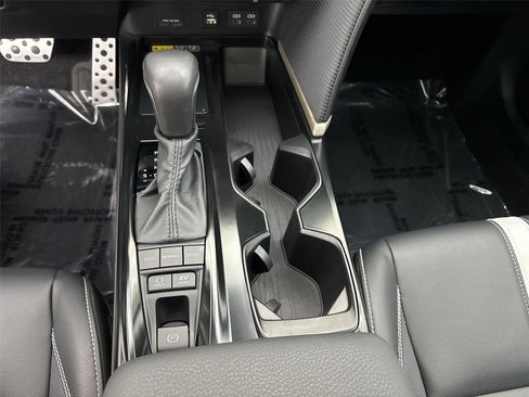 Used 2025 Toyota Camry SE w/ Multimedia Upgrade Package AWD/4WD image 23