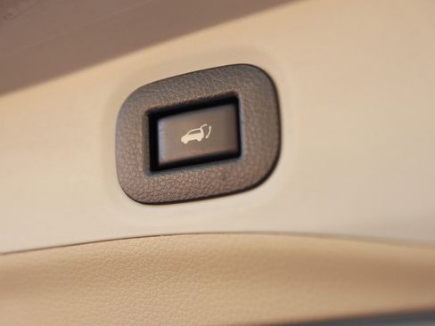 Used 2016 Nissan Rogue SL w/ SL Premium Package image 28